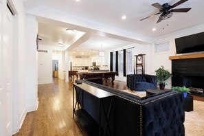 Smart TV, foosball, books - Forrest Parks St Louis Charm is perfect for all your needs. (St. Louis)