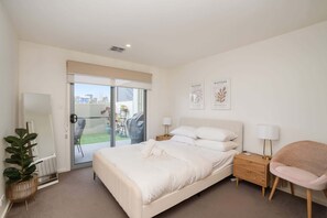 1 bedroom, desk, iron/ironing board, WiFi