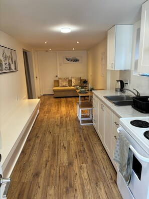 Microwave, oven, stovetop - Cozy basement suite (Victoria)