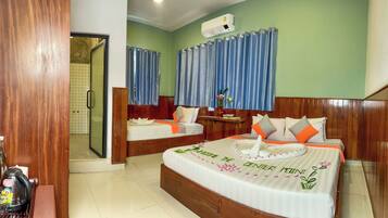 Family Room | Room amenity