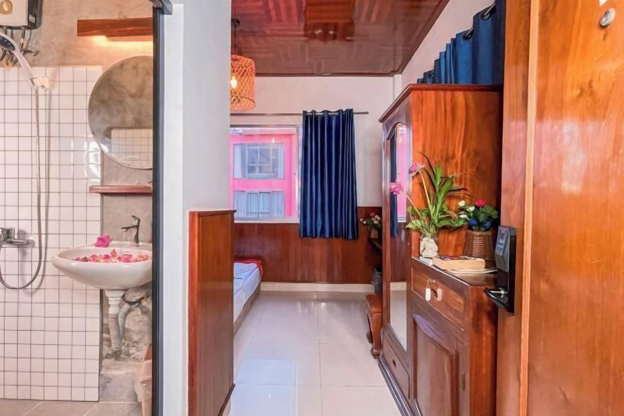 Dusj, toalettartikler (inkludert), hårføner og badekåper