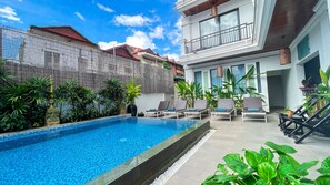 Outdoor pool, open 9:00 AM to 9:00 PM, free pool cabanas, pool umbrellas - The Center Point (Siem Reap)