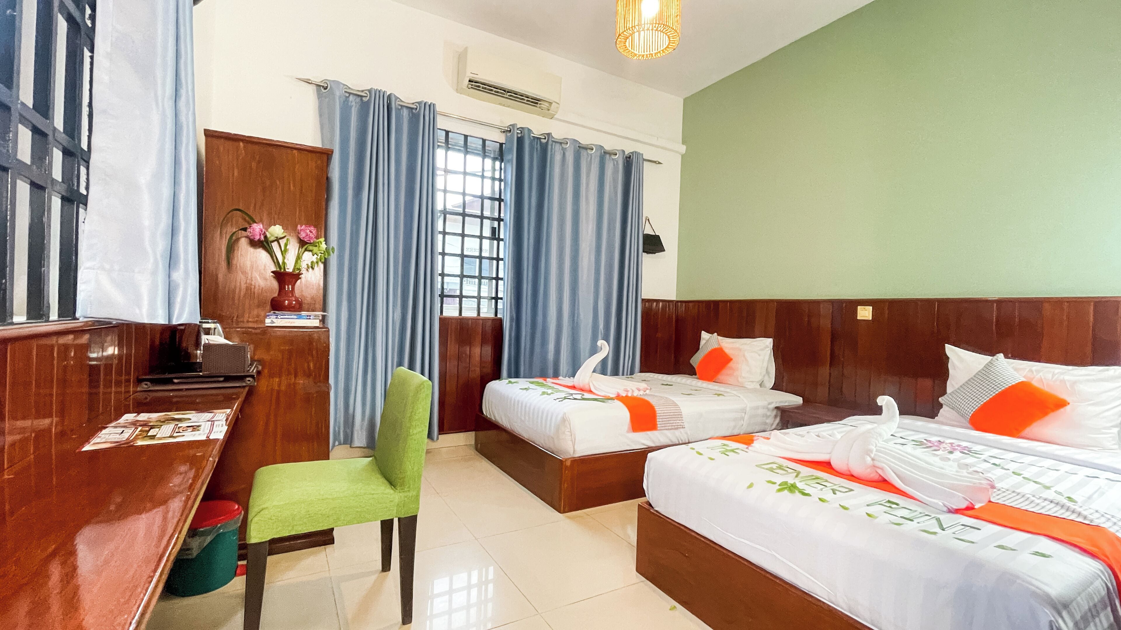 Deluxe-Zweibettzimmer | Minibar, Zimmersafe, individuell dekoriert, individuell eingerichtet