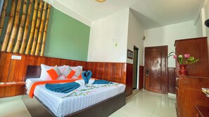 Minibar, in-room safe, individually decorated, individually furnished - The Center Point (Siem Reap)