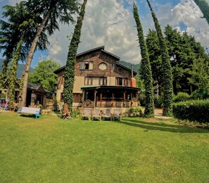 ด้านหน้าที่พัก