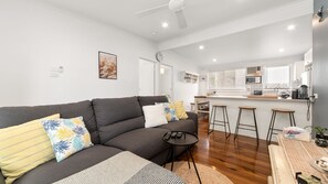 Smart TV - Sunny Escape on Branson (Rosebud)