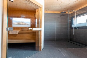 Douche, sèche-cheveux