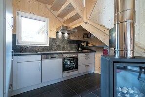 Fridge, microwave, oven, stovetop - Chalet with e-charging station (Kreischberg Murau)