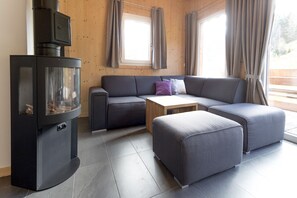 Una Smart TV, una chimenea