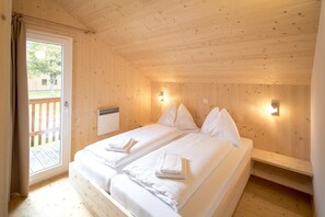 4 bedrooms, travel crib, free WiFi