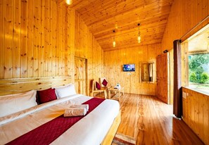 Habitación Deluxe, balcón, vistas a la montaña | Ropa de cama de alta calidad, camas supletorias, wifi gratis