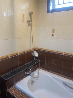 Bathroom - House for rent in Hua Hin for wintering 180 days visa (Hua Hin)