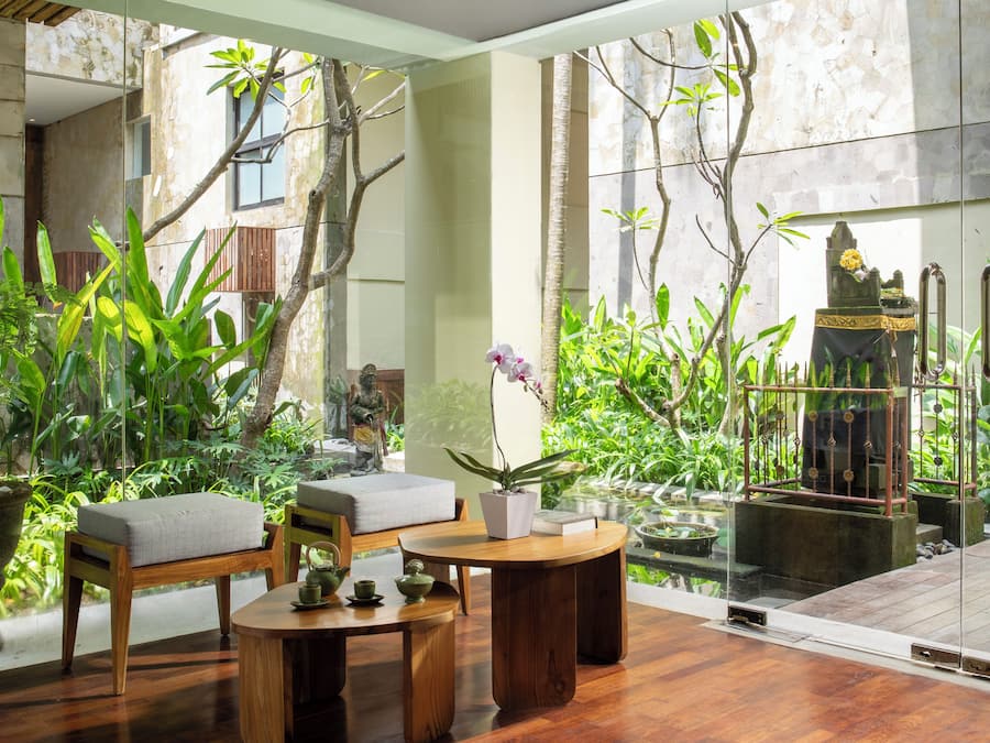 2 treatment rooms, massages