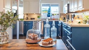 Kaffetrakter/tekoker, kjøleskap, mikrobølgeovn og ovn