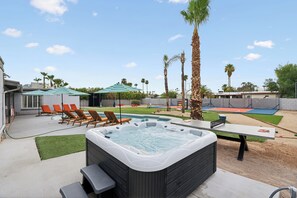 Property grounds - Pickleball, Pool, Arcade, Poker Table, Basketball, Bocce, & Golf | Fairway Oasis (Scottsdale)