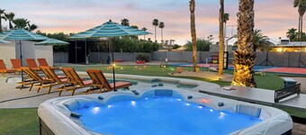 Pickleball, Pool, Arcade, Poker Table, Basketball, Bocce, & Golf | Fairway Oasis