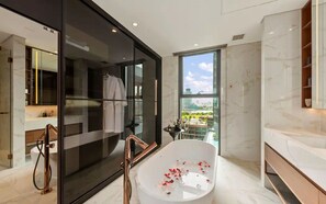 Designer toiletries, hair dryer, bathrobes, slippers - Bluesky Zeit River Metropole Apt Hotel (Ho Chi Minh City)