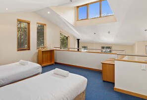 5 bedrooms, iron/ironing board, free WiFi, bed sheets