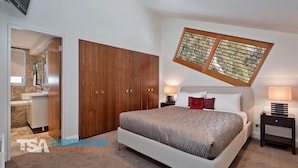 2 bedrooms, iron/ironing board, free WiFi, bed sheets - The Peak Penthouse 8 (Central Village)
