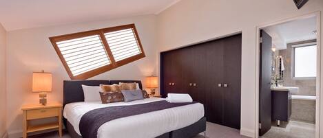 2 عدّة غرف نوم ومكواة/لوح كي وواي فاي مجانًا وملاءات أسرّة