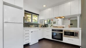 Wasserkocher mit Kaffee-/Teezubehör, Kochgeschirr/Geschirr/Besteck