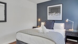 3 bedrooms, iron/ironing board, free WiFi, bed sheets - Black Diamond Tombarra 6A (Central Village)