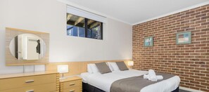 3 bedrooms, iron/ironing board, free WiFi