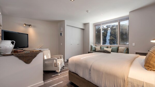 2 bedrooms, iron/ironing board, free WiFi, bed sheets - Big Nanook - Squatters 32 (Central Village)