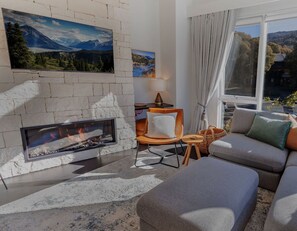 Télévision, cheminée