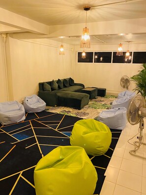 Living area - Lemon Tree Khaosan Hostel (Bangkok)