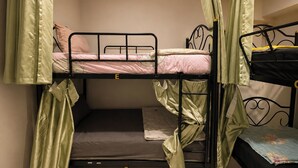 A bunk bed room with two beds, one on top of the other, and a single bed in the middle. - Lemon Tree Khaosan Hostel (Bangkok)
