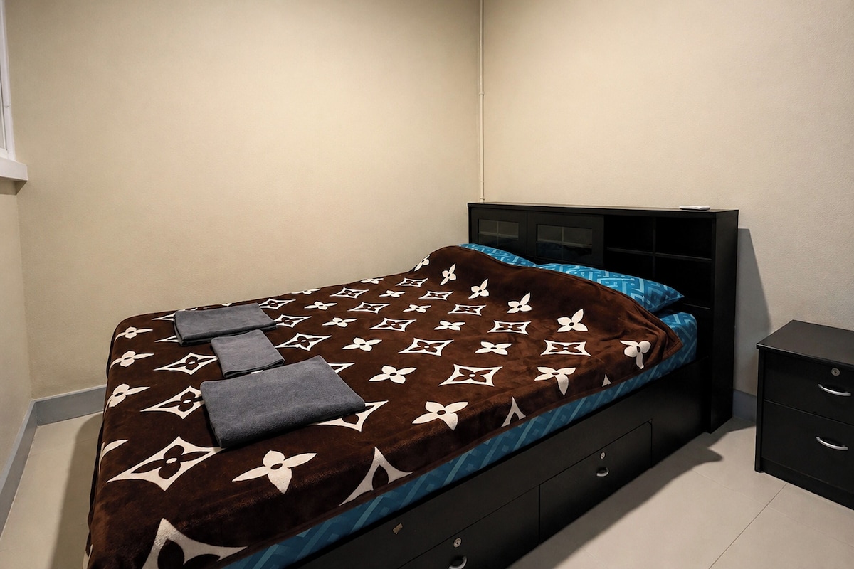 Superior Double Room | Desk, WiFi (free), bed sheets
