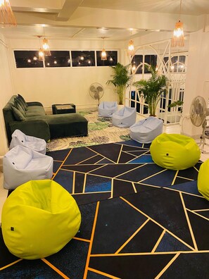 Living area - Lemon Tree Khaosan Hostel (Bangkok)