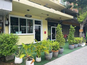 Unclassified image, 2 of 29, button - Lemon Tree Khaosan Hostel (Bangkok)