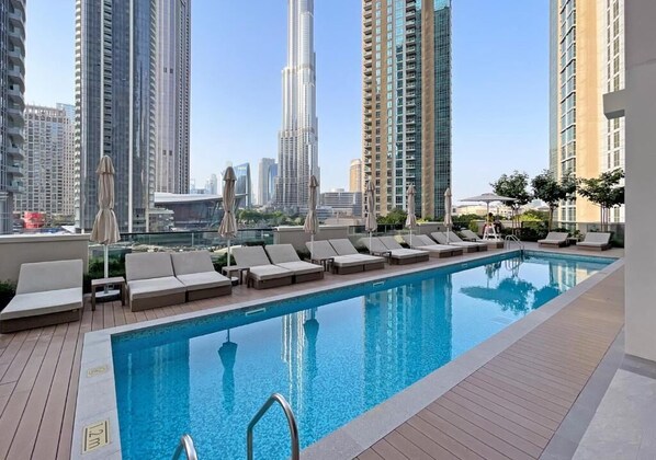 3 bedrooms, soundproofing, free WiFi - Spacious Elegant 3BR Urban Retreat (Dubai)