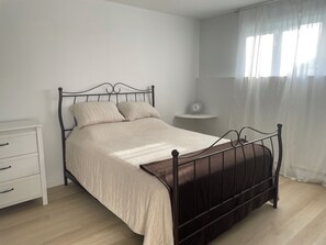 2 soveværelser, skrivebord, gratis Wi-Fi, sengetøj