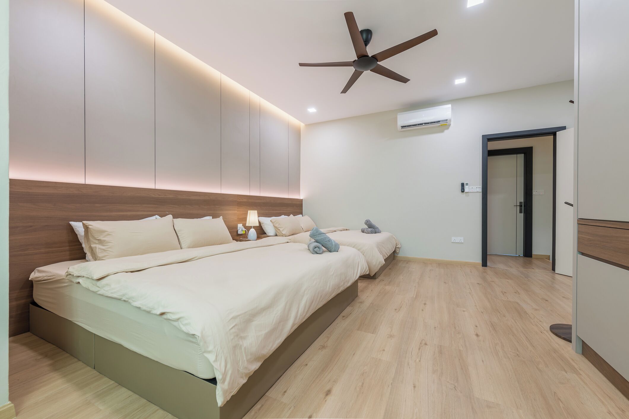 4 bedrooms, iron/ironing board, WiFi, bed sheets