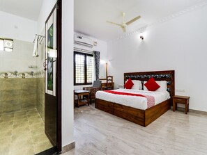 Deluxe Double or Twin Room | Bathroom