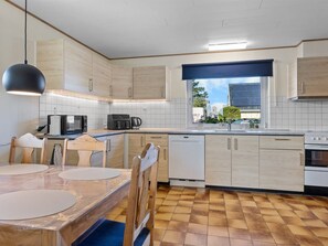 Fridge, microwave, dishwasher, cookware/dishes/utensils