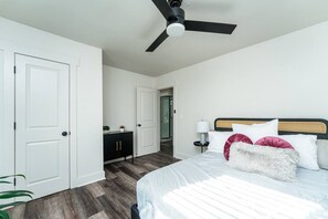 2 Schlafzimmer, Schreibtisch, Bügeleisen/Bügelbrett, WLAN