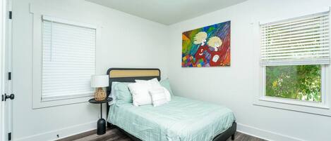 2 bedrooms, desk, iron/ironing board, WiFi