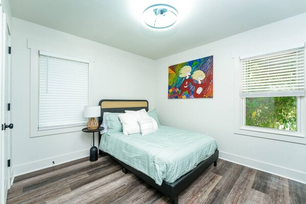 2 bedrooms, desk, iron/ironing board, WiFi