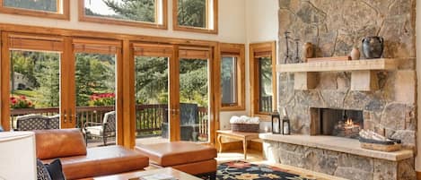 Smart TV, fireplace, stereo