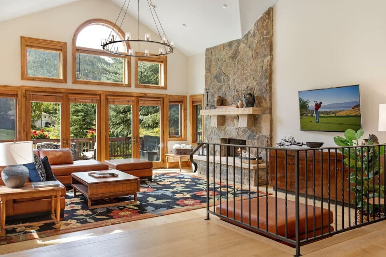 Smart TV, fireplace, stereo