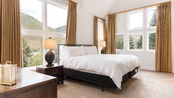 5 bedrooms, desk, iron/ironing board, WiFi