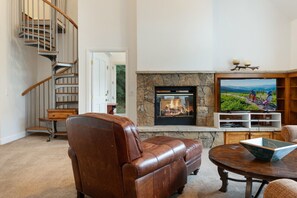 TV, fireplace, offices