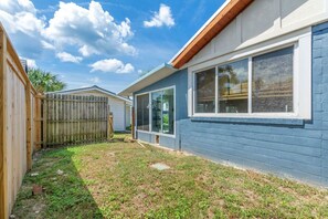 Exterior - The Lost Pearl ~ Historic Dog-Friendly Cottage by Private Bid-A-Wee Beach (Panama City Beach)
