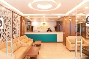 Reception - Shrestha Hotel HotSpring (Tatopani)