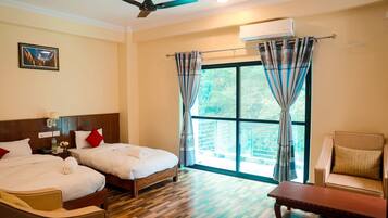 Double Room | Memory foam beds, desk, laptop workspace, soundproofing