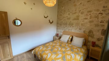 1 bedroom, iron/ironing board, travel cot, WiFi